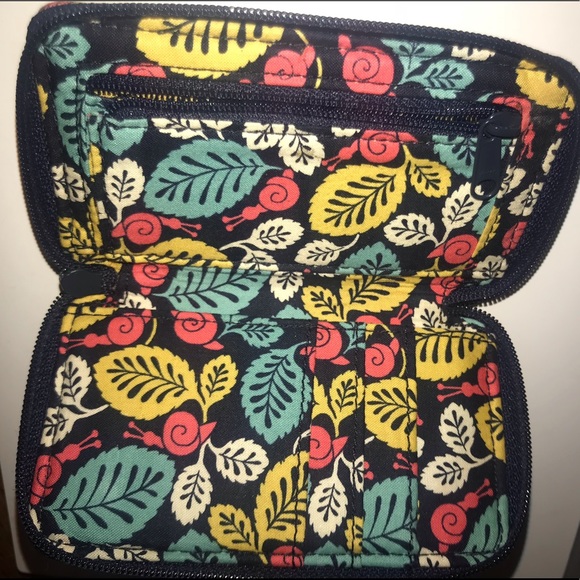 Vera Bradley phone wristlet - Picture 4 of 4